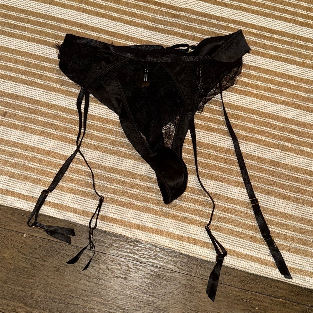 OH LA LA CHERI Black Satin & Lace Thong Panty and Garter Belt Matching Set M NEW